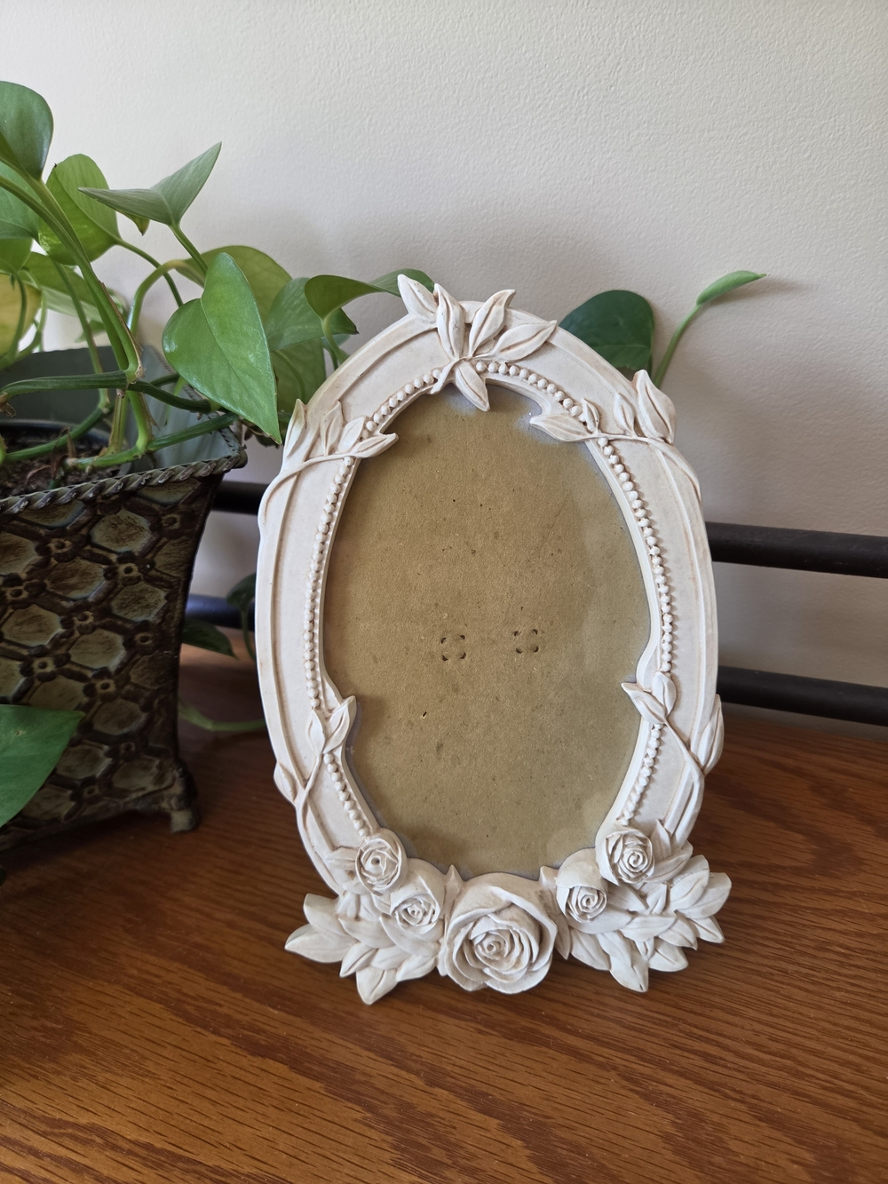 Vtg Dezine Hand Painted Cream Oval Floral Frame with Roses - Holds 5x7 Photo